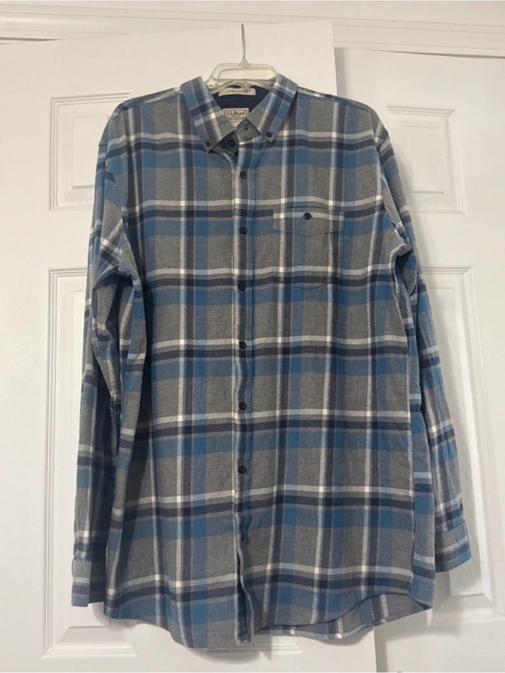L.L.Bean Men's Long-Sleeve Plaid Flannel Shirt. Size US XL - Tall